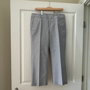 Gray GAP size 6 cropped slacks, excellent condition